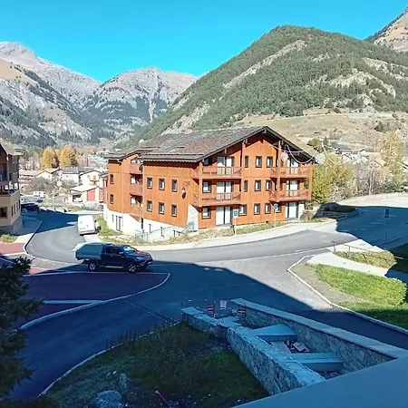Apartment With Parking Near River
