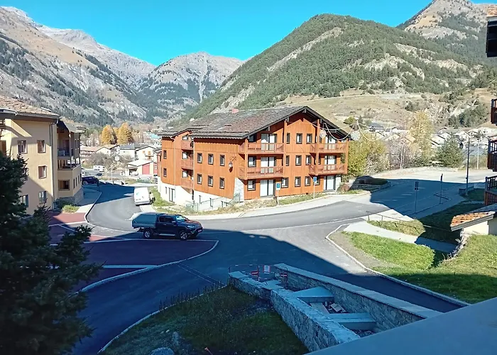 Apartment With Parking Near River
